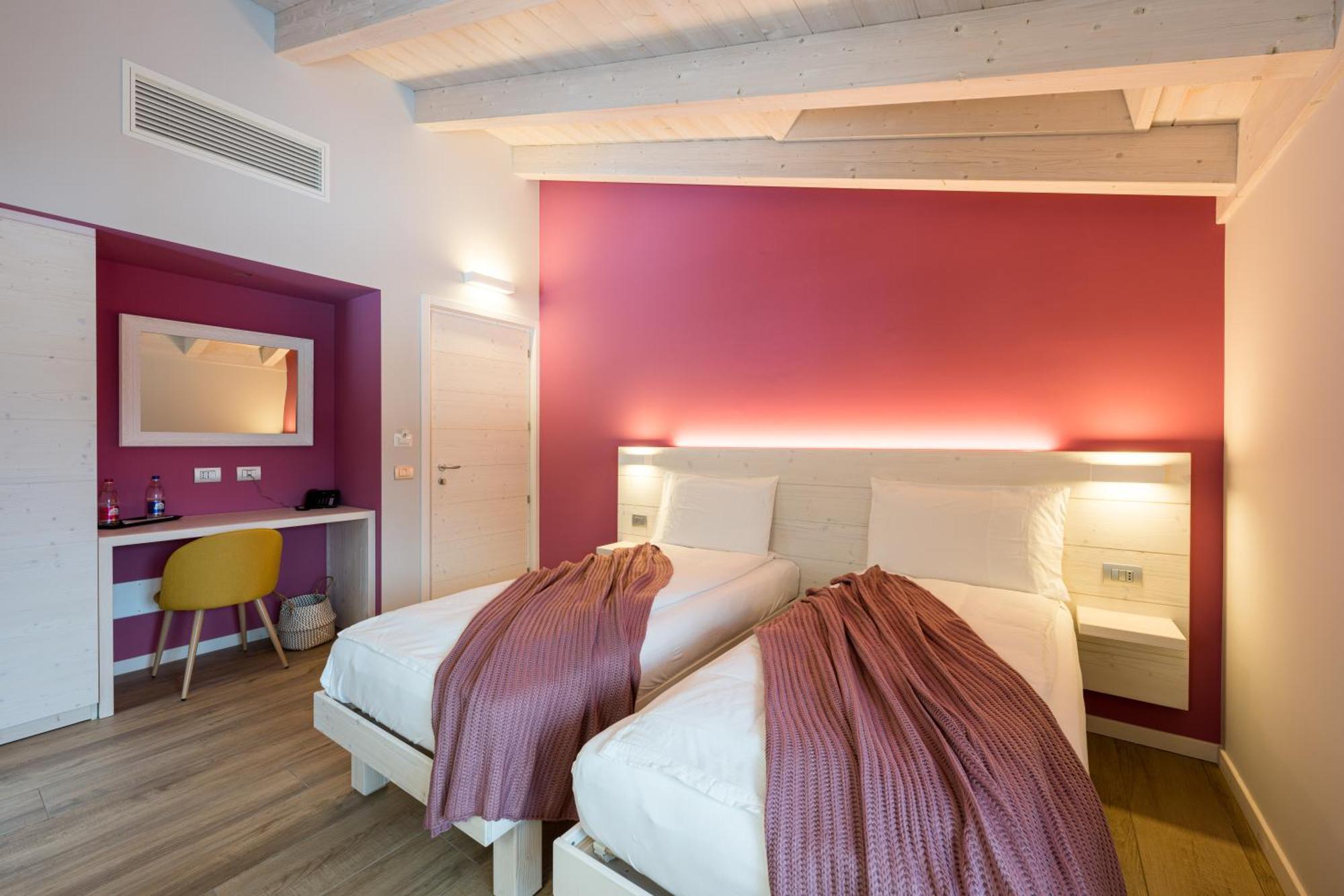 Bianco Hotel Primaluna Bagian luar foto